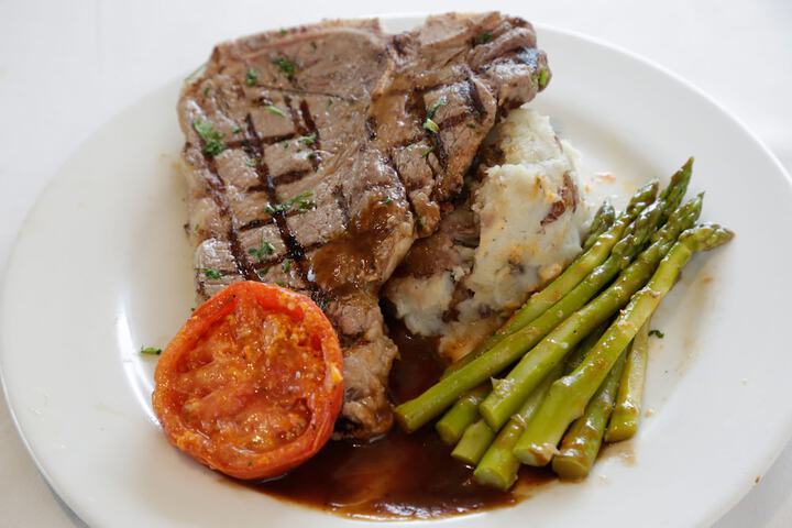 Dining 24 of 49