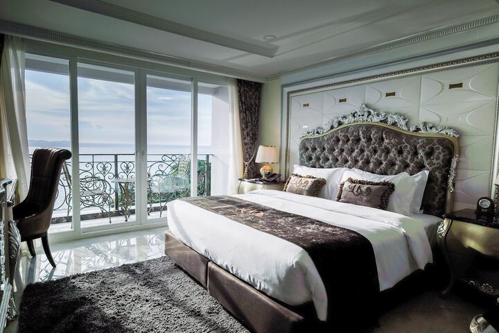 Room 10 of 40