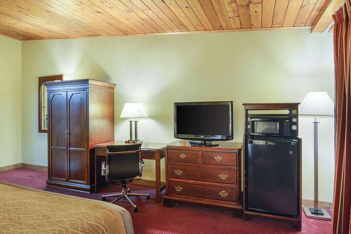 1 King Bed (6 of 9)