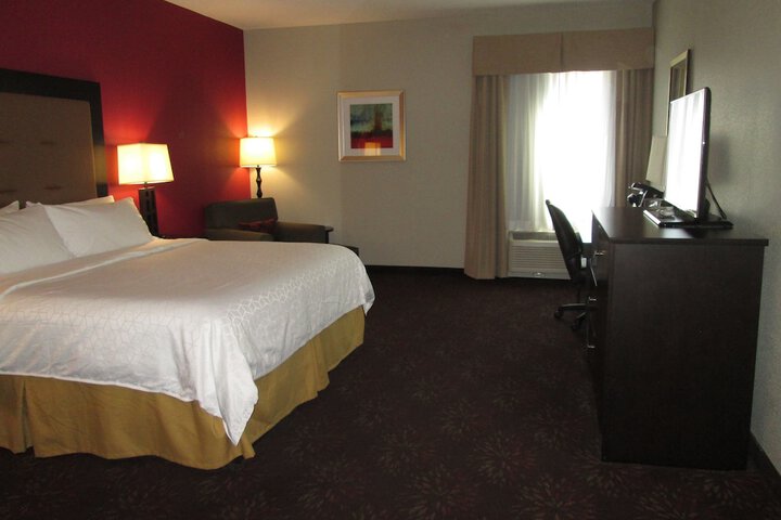 1 King Bed (9 of 32)