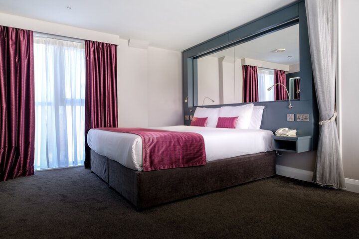Room 12 of 85