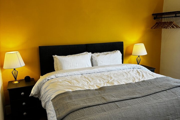 Room 4 of 83