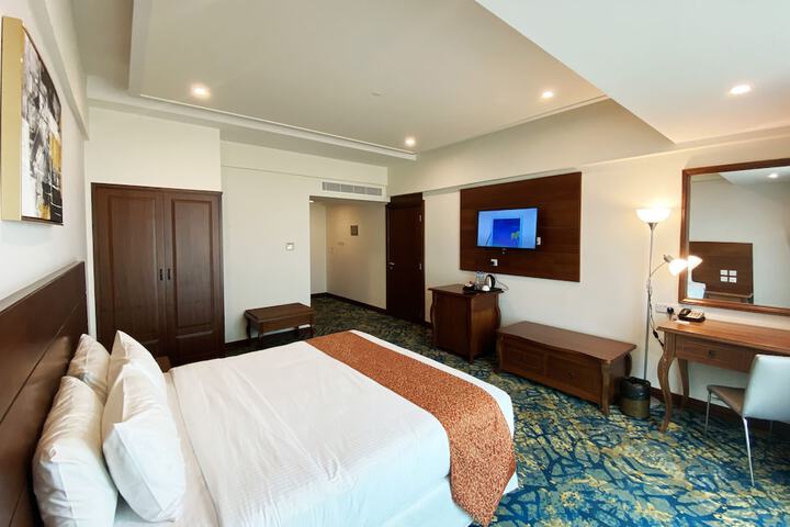 Room 6 of 37