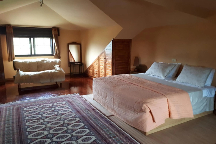 Room 5 of 13