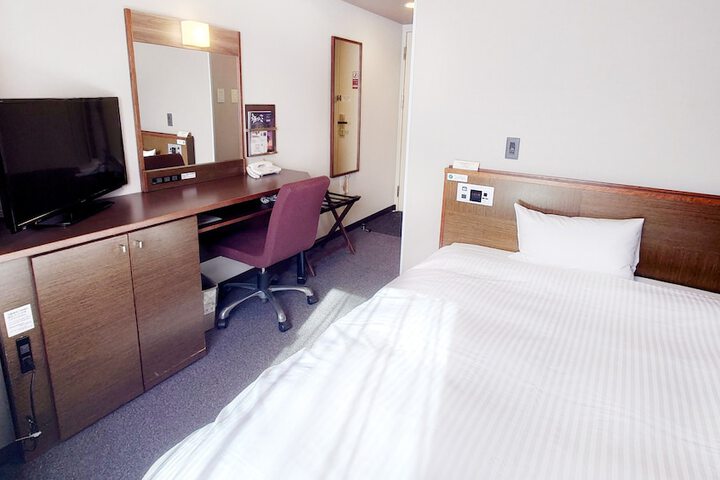 Room 4 of 27