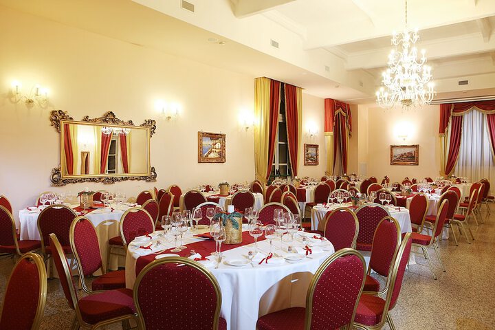 Ballroom/Hall 42 of 53
