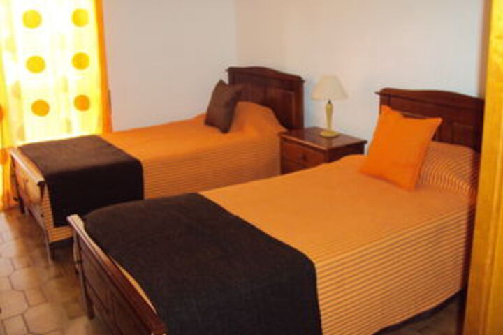 Room 6 of 9