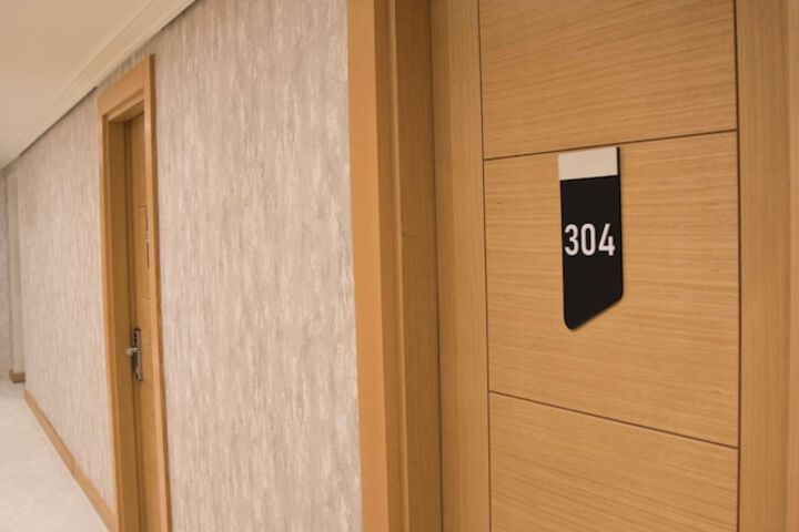 Ballroom/Hall 83 of 92