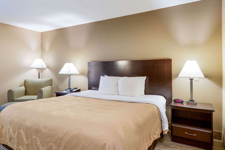 1 King Bed (9 of 20)