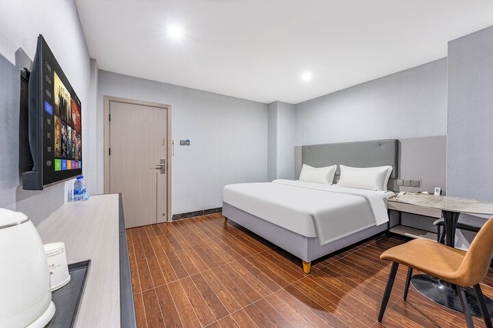 Room 13 of 44