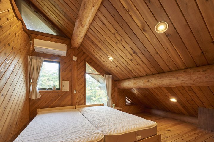 Room 2 of 16