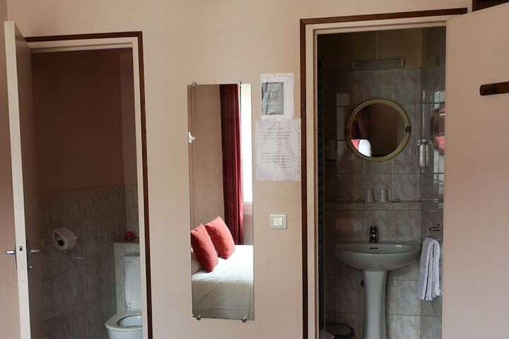 Room 11 of 29