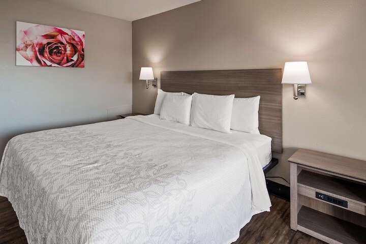 1 King Bed (7 of 11)