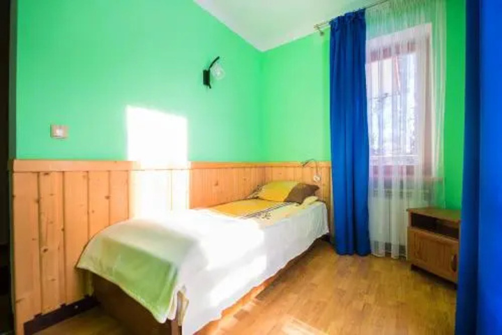 Room 6 of 15