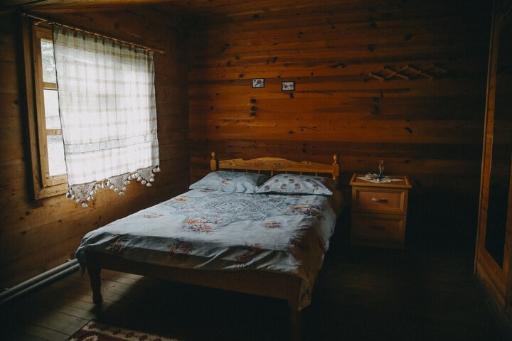 Room 8 of 77