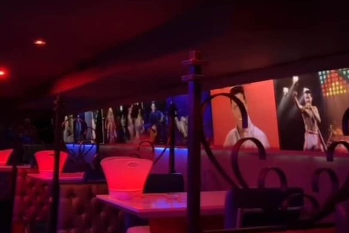 Lounge 23 of 25