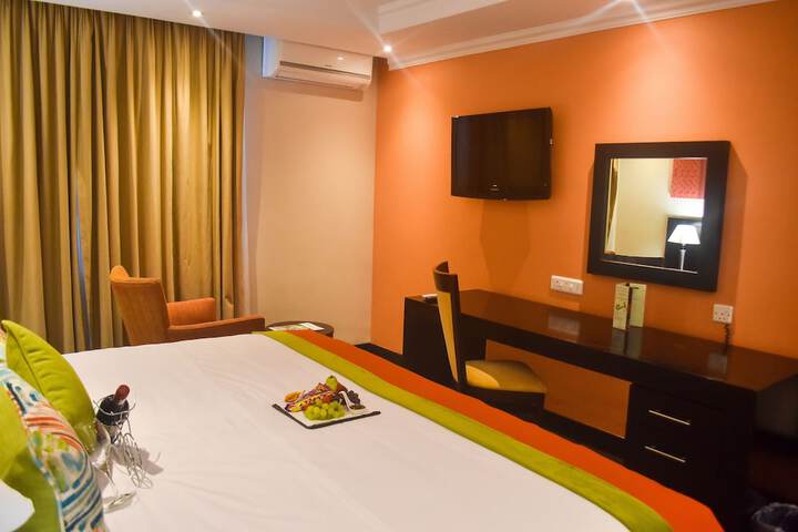 Room 28 of 118