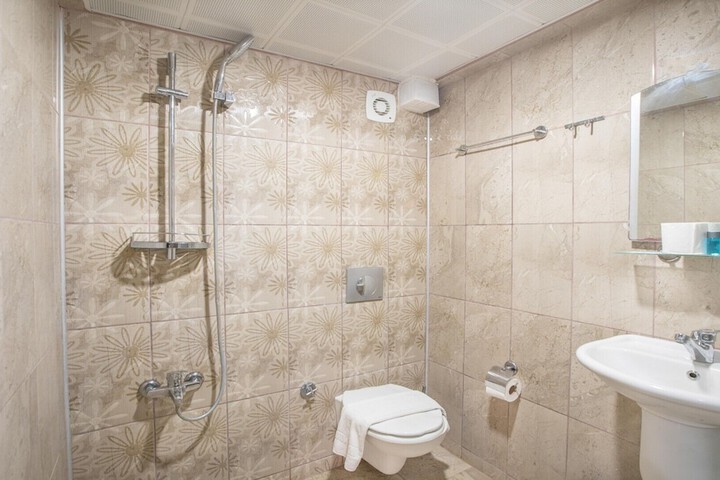 Room 11 of 29