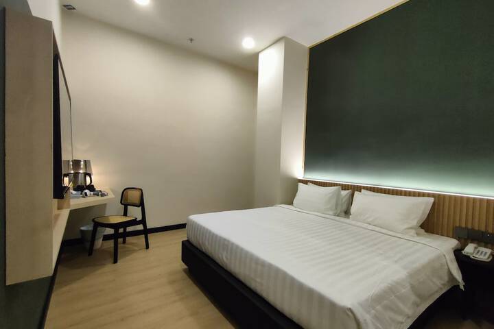 Room 11 of 35