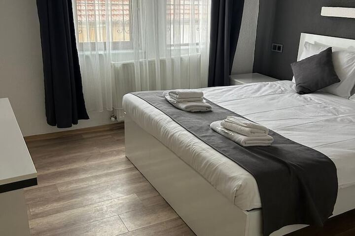 Room 12 of 36