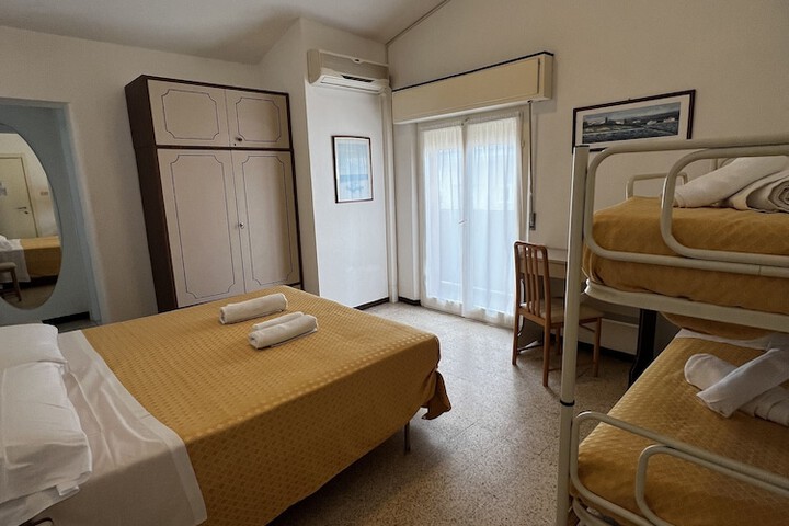 Room 14 of 25