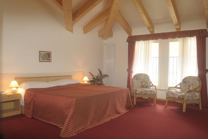 Room 6 of 50