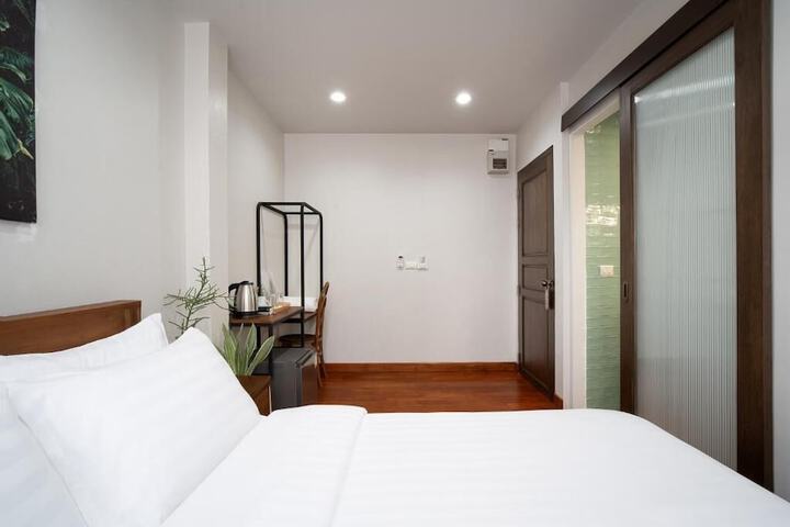 Room 13 of 26