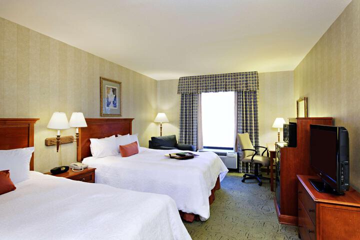 2 Queen Beds (2 of 4)