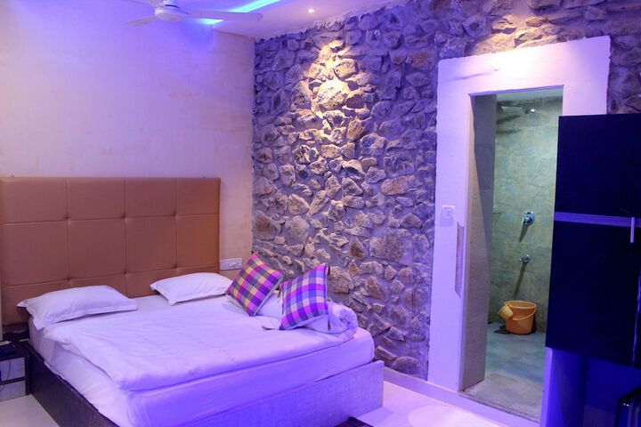 Room 15 of 72