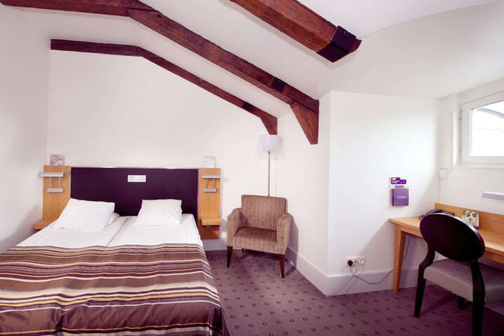 Room 15 of 45