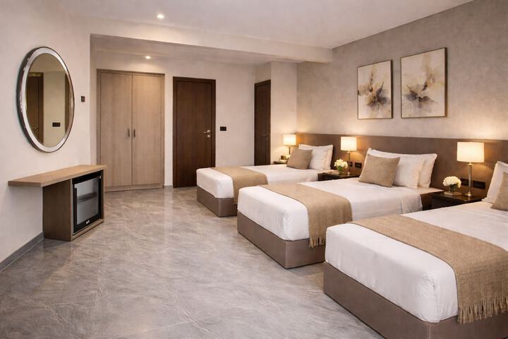 Room 8 of 17