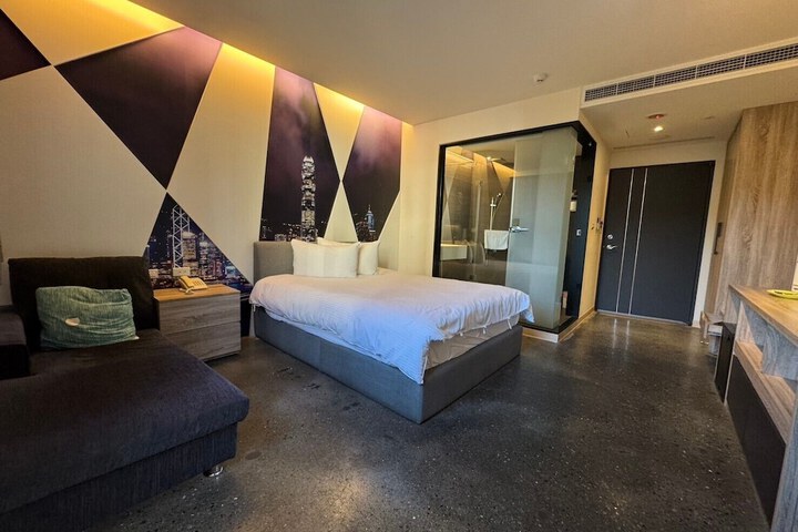 Room 68 of 118