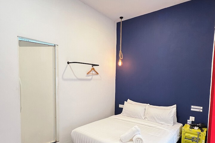 Room 74 of 122