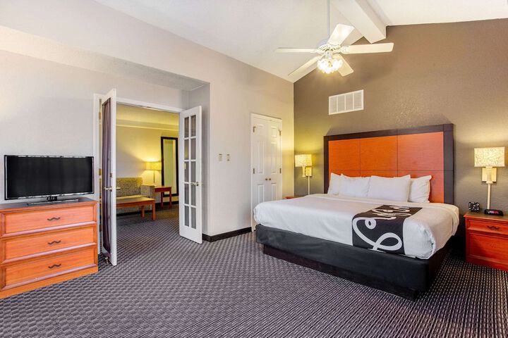 1 King Bed (15 of 15)