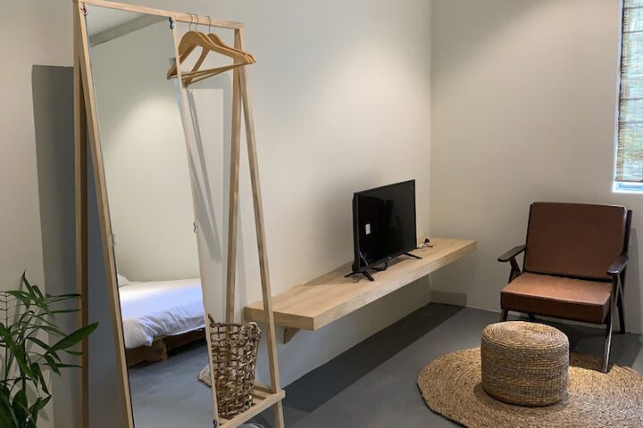 Room 4 of 42