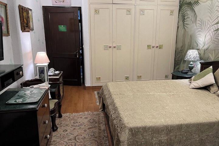 Room 24 of 103