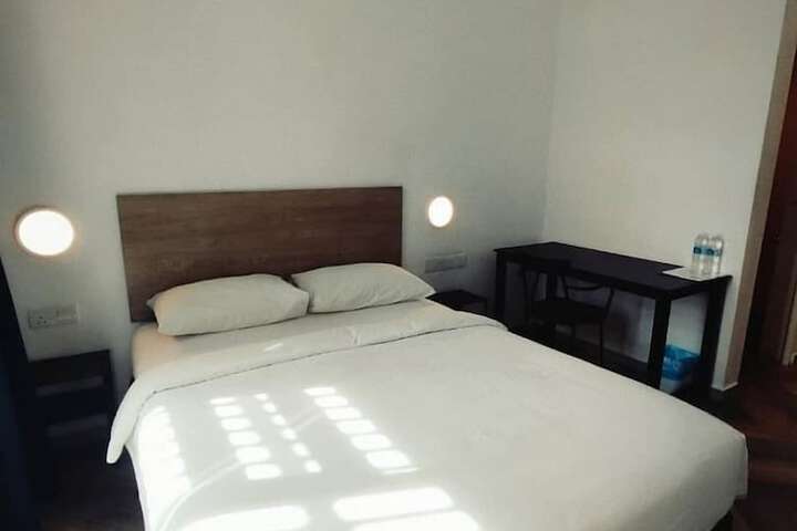 Room 8 of 25