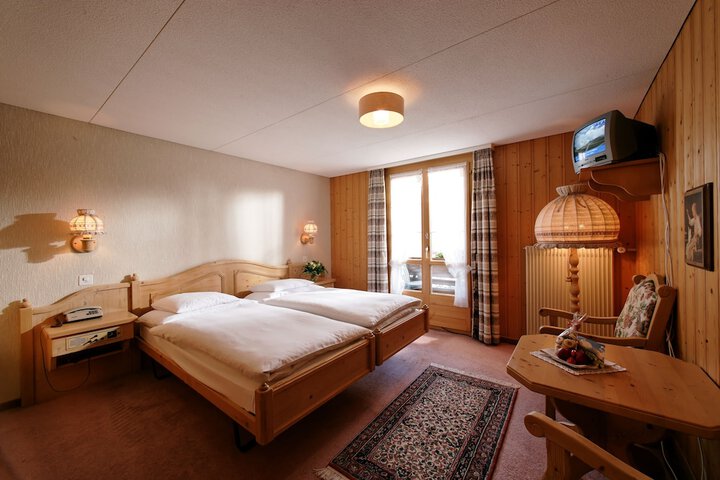 Room 6 of 42