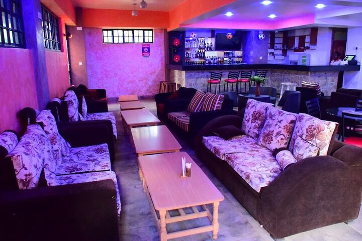 Lounge 62 of 110