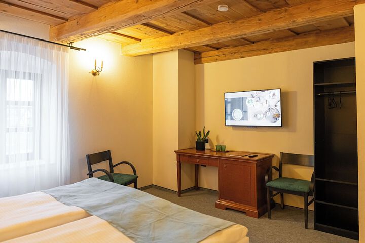 Room 4 of 43