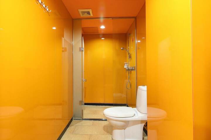 Room 16 of 27