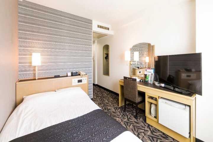 Room 16 of 64
