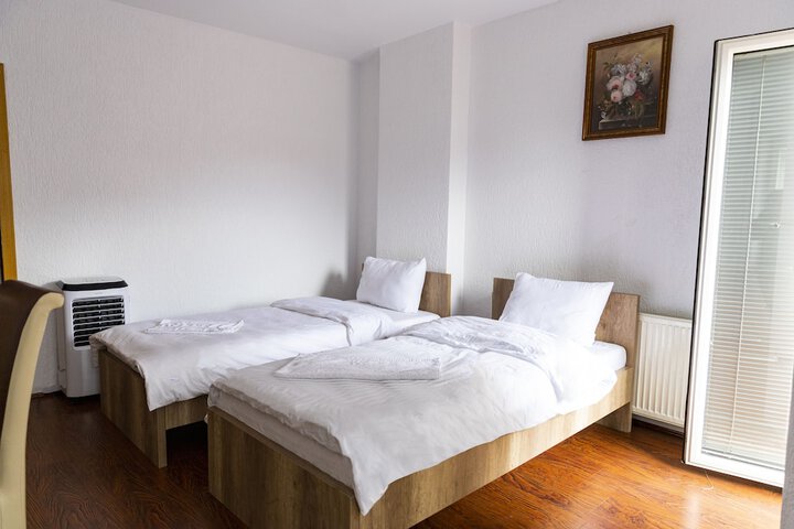 Room 5 of 17