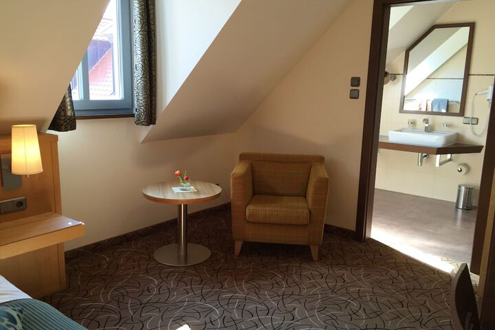 Room 3 of 32