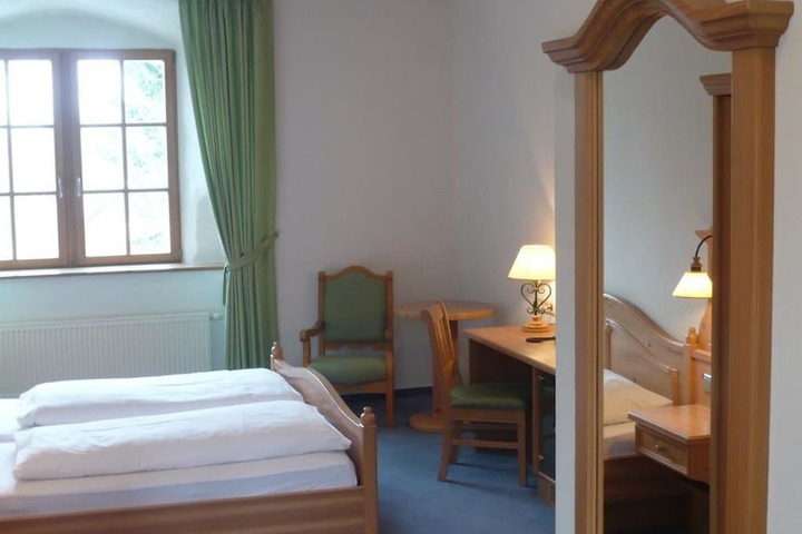 Room 12 of 14