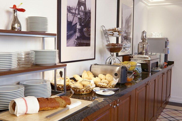 Breakfast/Coffee Service 26 of 39