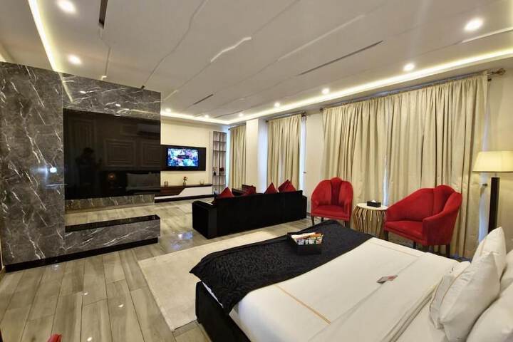 Room 3 of 67