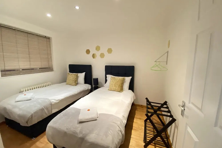 Room 5 of 14