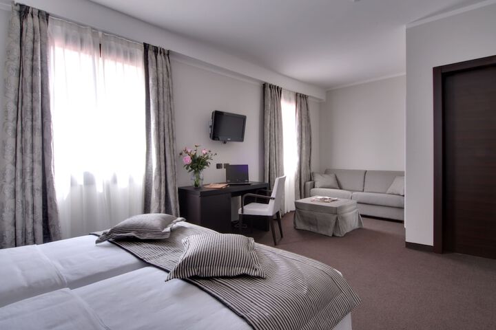 Room 7 of 49