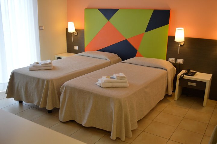Room 7 of 33